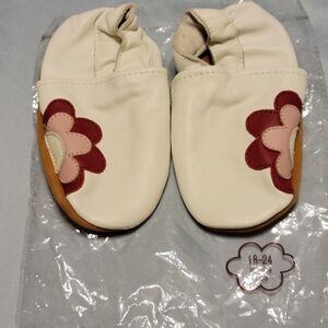 New Infant Girl's White Leather And Floral Slippers / Shoes Oker Brand
